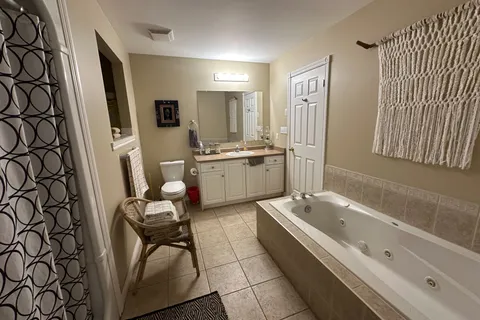 4 Woodside Court, ON L9Z 1H6