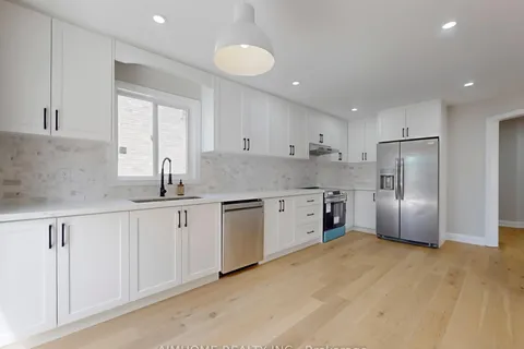 32 Bloom Crescent, ON L4N 0S8