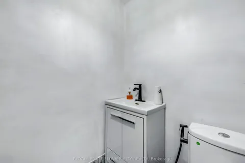 210 Edgehill Drive, ON L4N 1M1