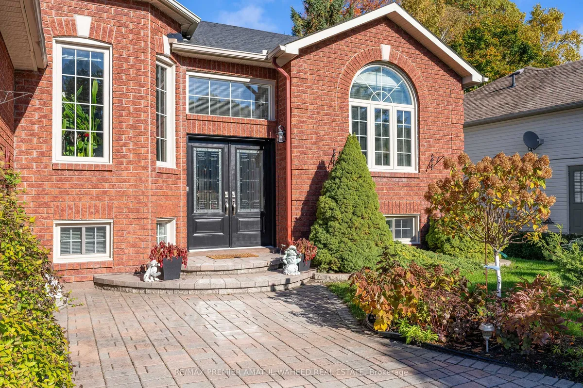 15 BUSH Crescent, ON L9Z 1M3