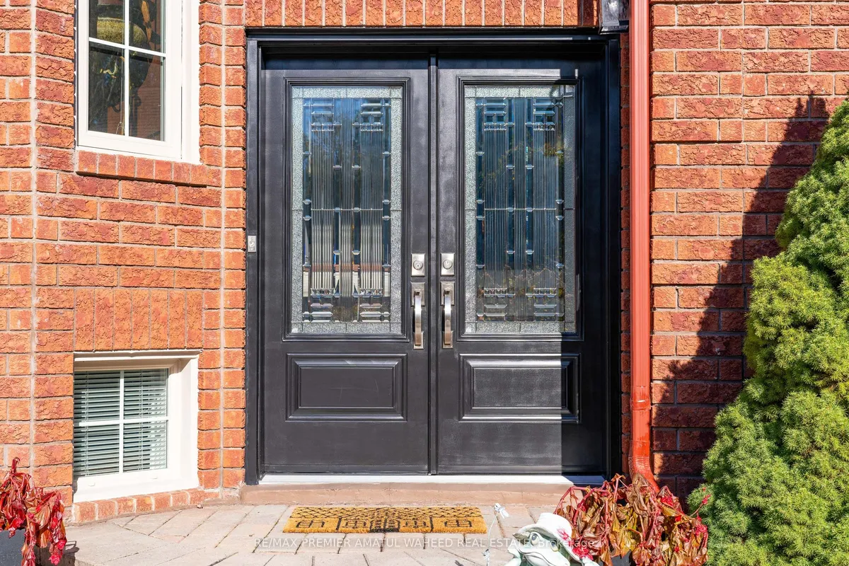 15 BUSH Crescent, ON L9Z 1M3