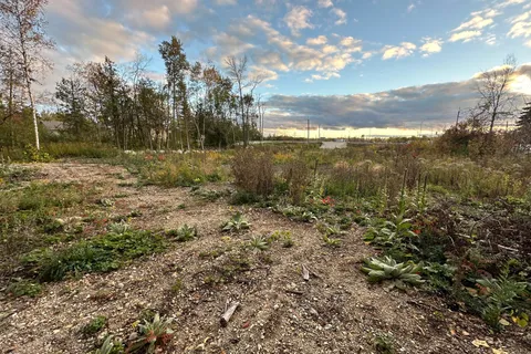 9880 Beachwood Road, ON L9Y 3Z1