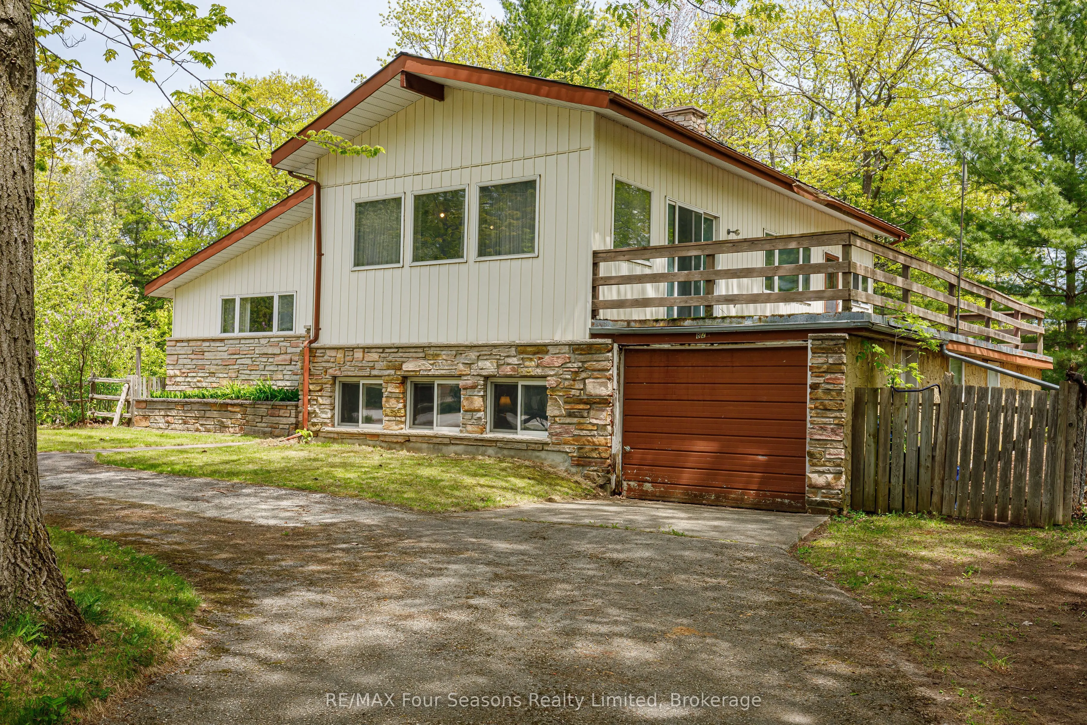 828 Oxbow Park Drive, ON L9Z 2V1