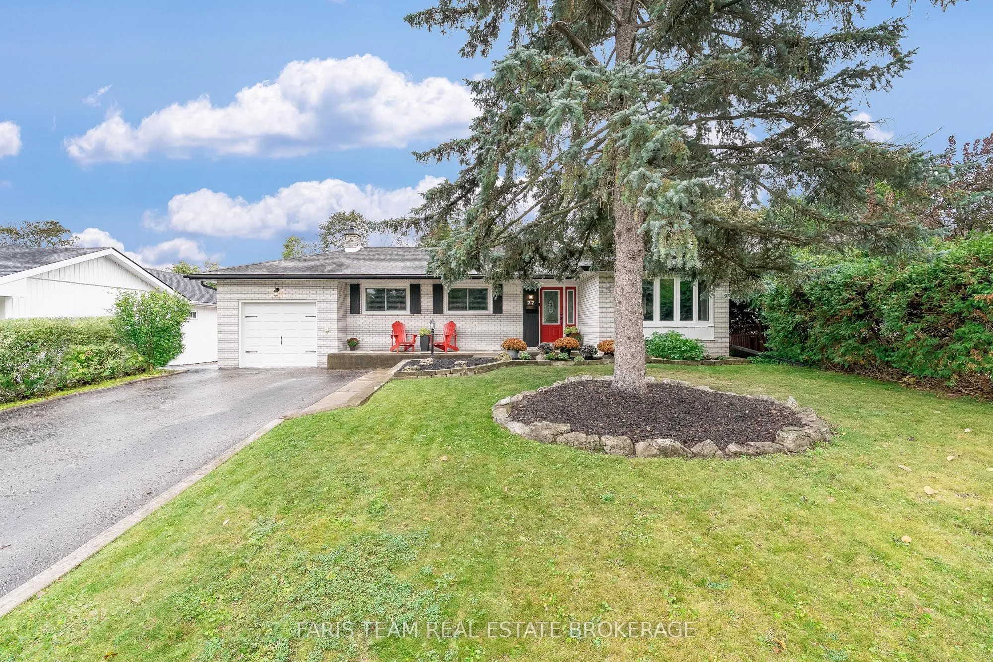 27 Ottaway Avenue, ON L4M 2W6