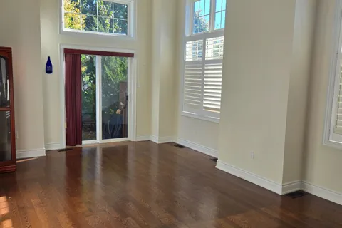 2 Loggers Gate Gate, ON L9Z 0E7