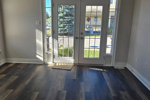 2 Loggers Gate Gate, ON L9Z 0E7