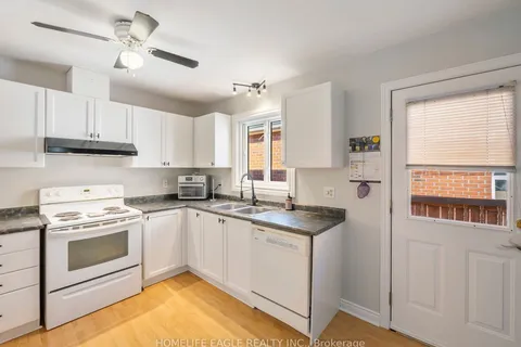 15 Brown Wood Drive, ON L4M 6N4