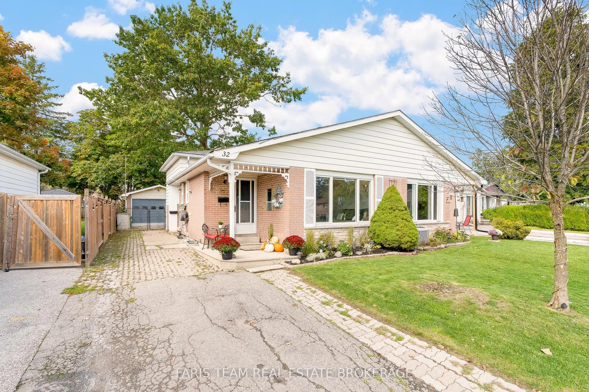 32 Burbank Place, ON L4M 2S8