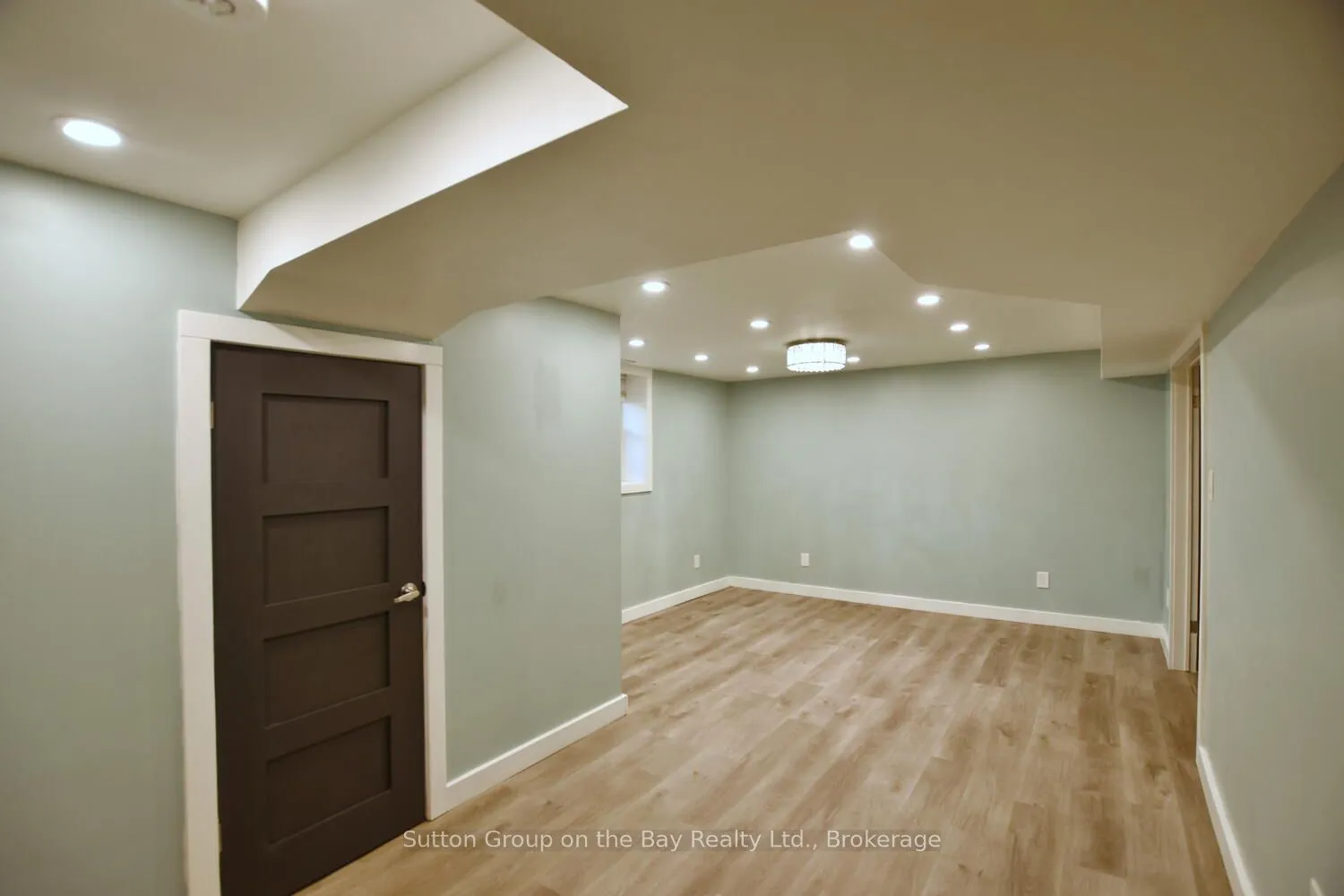 5 BROCK Crescent, ON L9Y 4A4