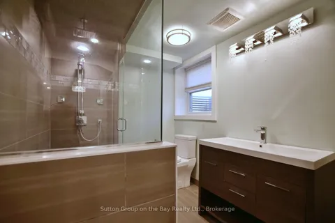 5 BROCK Crescent, ON L9Y 4A4