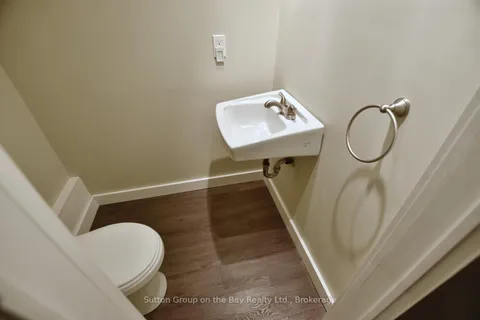 5 BROCK Crescent, ON L9Y 4A4