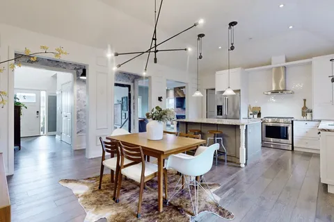 2 Thoroughbred Drive, ON L0K 1E0