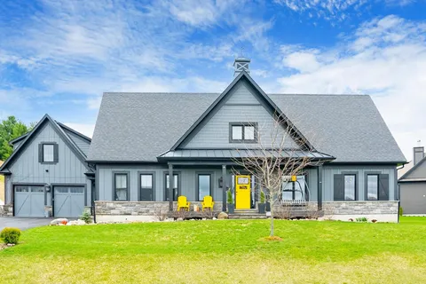 2 Thoroughbred Drive, ON L0K 1E0