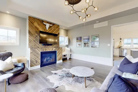 2 Thoroughbred Drive, ON L0K 1E0