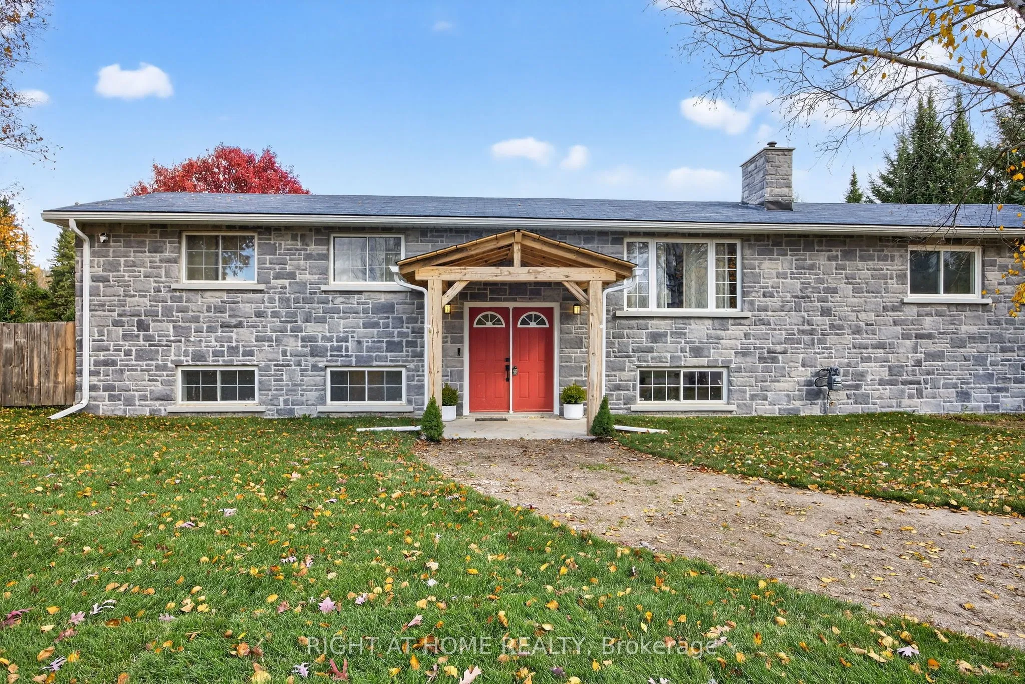 207 SCARLETT Line, ON L0L 1V0