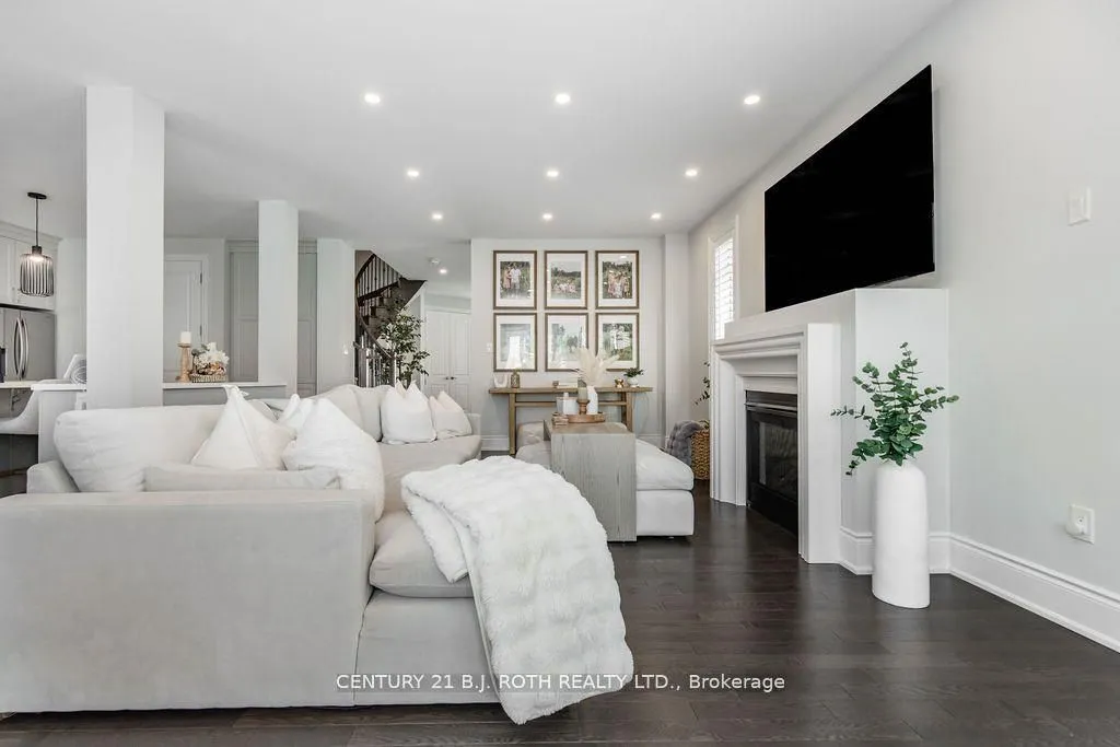 20 WESTMINSTER Circle, ON L4M 0A3