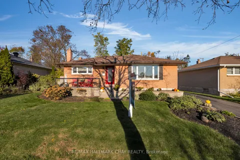 15 Bothwell Crescent, ON L4M 2S7