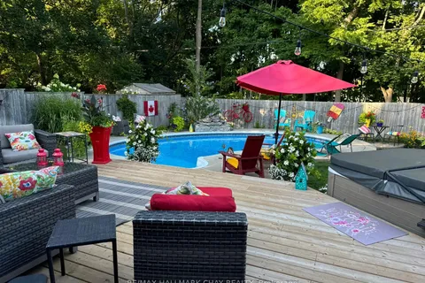 15 Bothwell Crescent, ON L4M 2S7