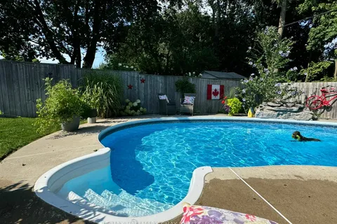 15 Bothwell Crescent, ON L4M 2S7