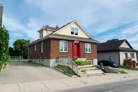 156 Dunlop Street, ON L4N 1B2