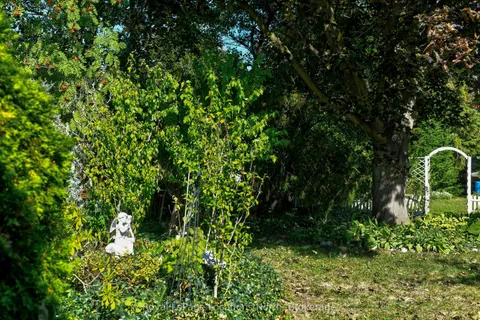 25 Ninth Street, ON L9Y 2E9