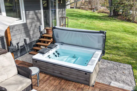 8222 169 COUNTY Road, ON L0K 2B0