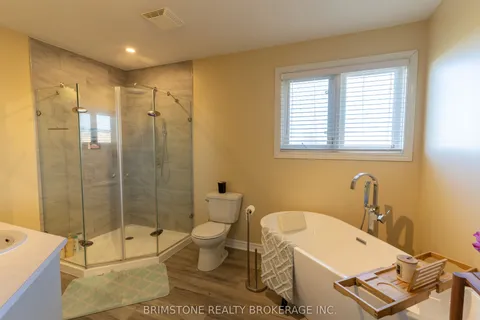 6 Silvercreek Crescent, ON L4N 0Z8