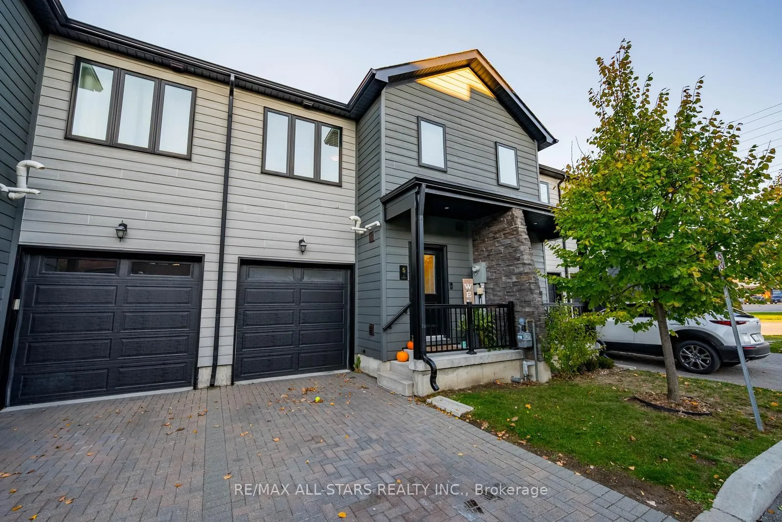 5 Stonehart Lane, ON L4M 7E8