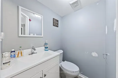 118 Leslie Avenue, ON L4N 9P4