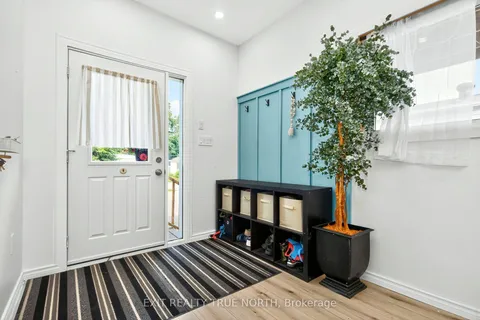 19 Vic's Road, ON L4R 0B9