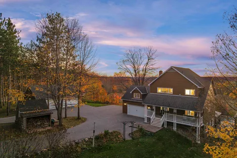 646 MOONSTONE RD W Road, ON L0L 1V0