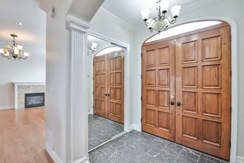 16 GRAY Lane, ON L4N 7T1