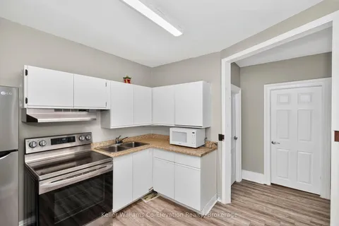 224 4th Street, ON L4R 3T5