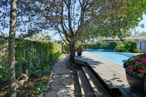 33 Porter Crescent, ON L4M 5H8