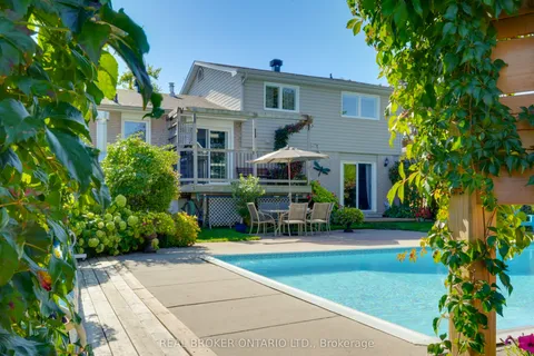 33 Porter Crescent, ON L4M 5H8