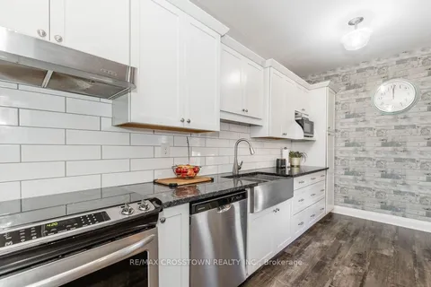 9 Aikens Crescent, ON L4N 8M6