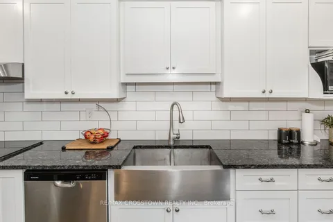 9 Aikens Crescent, ON L4N 8M6