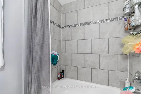 226 Queen Street, ON L4R 3H1