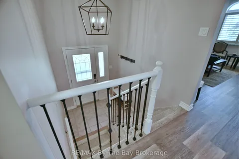 8 Pridham Court, ON L9Z 1M4