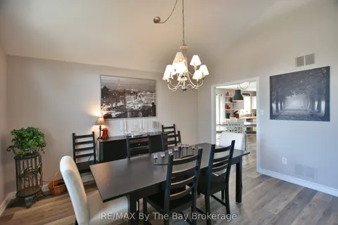 8 Pridham Court, ON L9Z 1M4