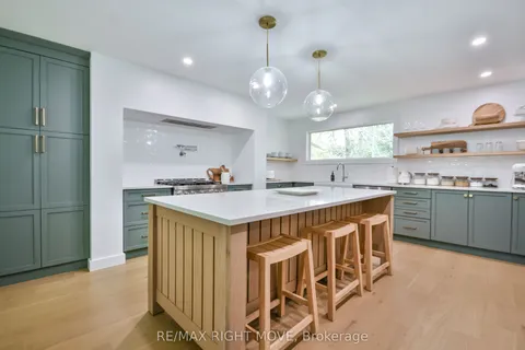 407 Bay Street, ON L3V 3X5