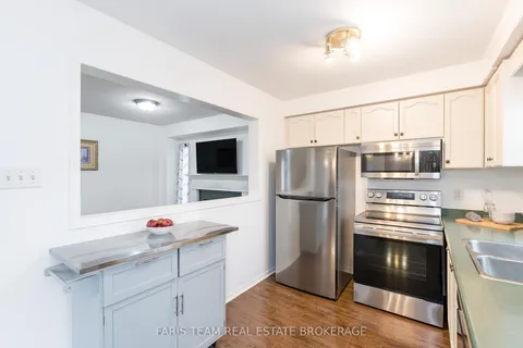 7 Round Leaf Court, ON L4N 9N3