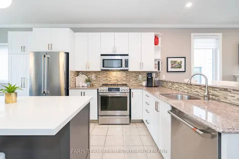 135 Sandringham Drive, ON L4N 0Y9