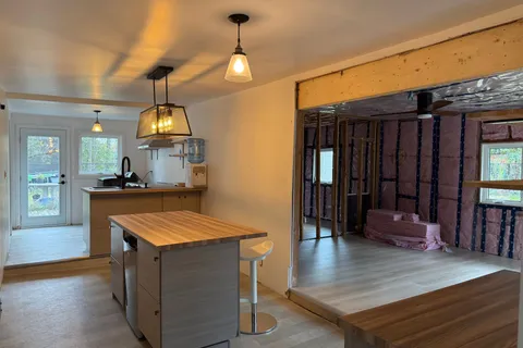 20 Sandell Street, ON L9Y 3Z1