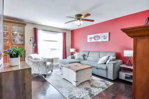 800 West Ridge Boulevard, ON L3V 0A1