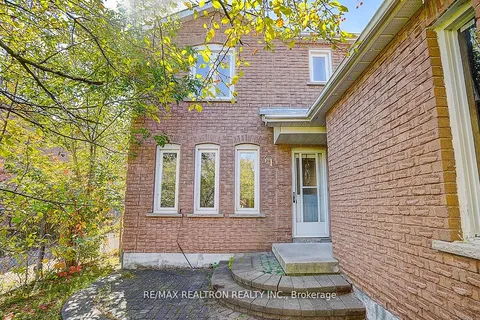 31 Blair Crescent, ON L4M 5Y7