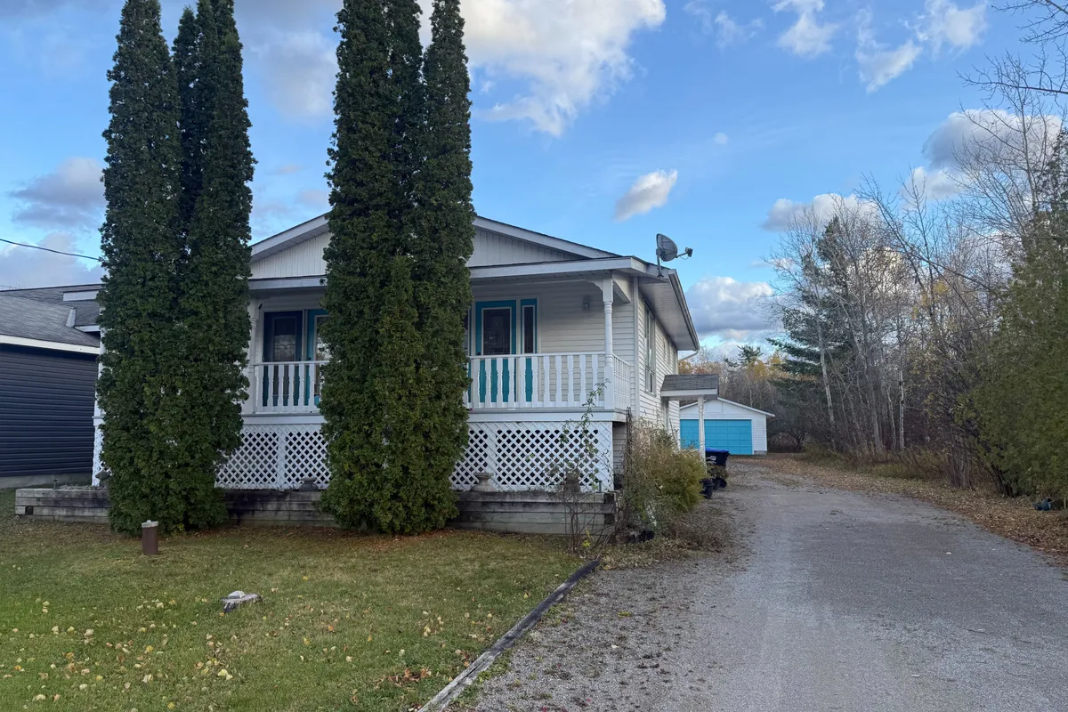 203 Woodlands Avenue, ON L0K 1R0