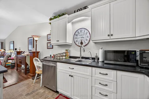 19 Chestnut Lane, ON L9Z 0G4