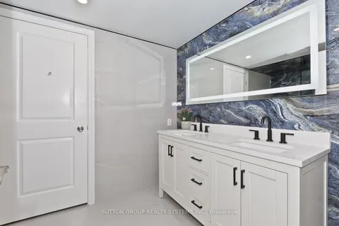 214 ASHFORD Drive, ON L4N 4H3