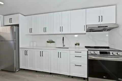 214 ASHFORD Drive, ON L4N 4H3